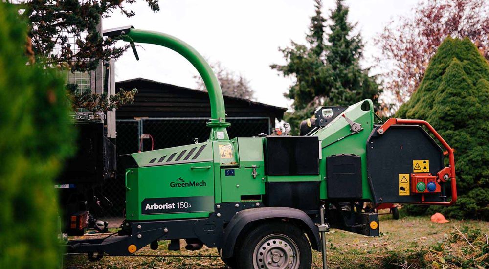 Hexelmaschine vor Ort beim Kunden bei einer Baumfällung Berlin Brandenburg